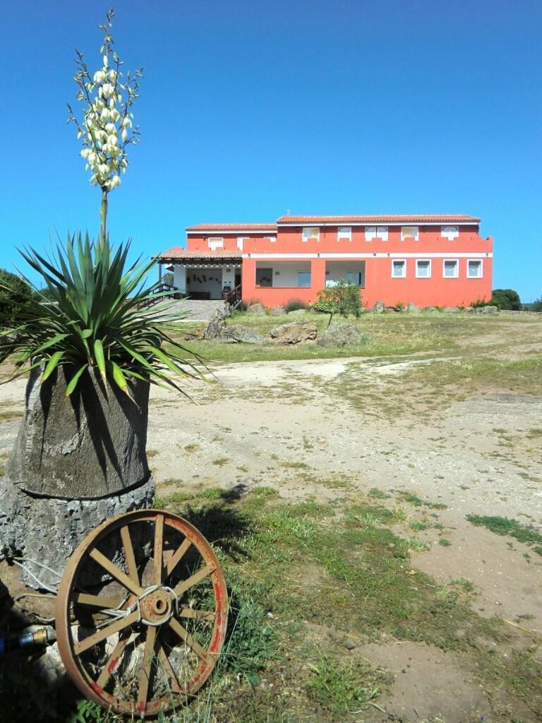 Chiaramonti Agriturismo Pentuma מראה חיצוני תמונה